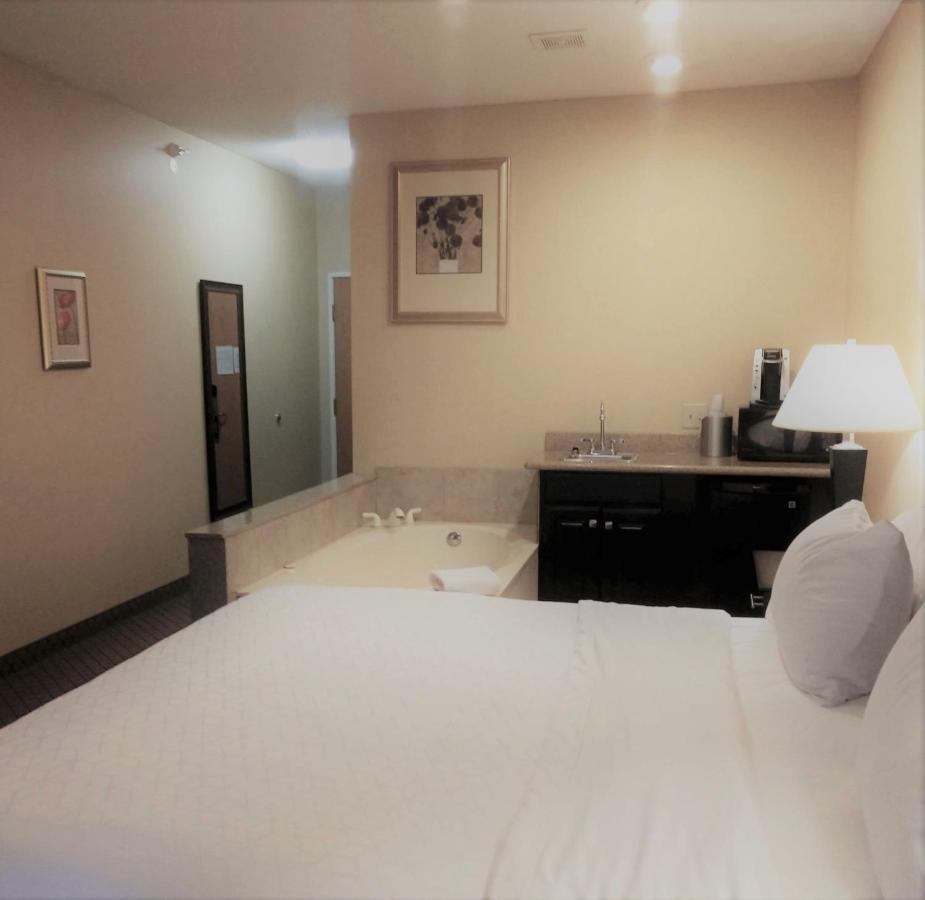 Holiday Inn Express Plymouth By Ihg Екстериор снимка