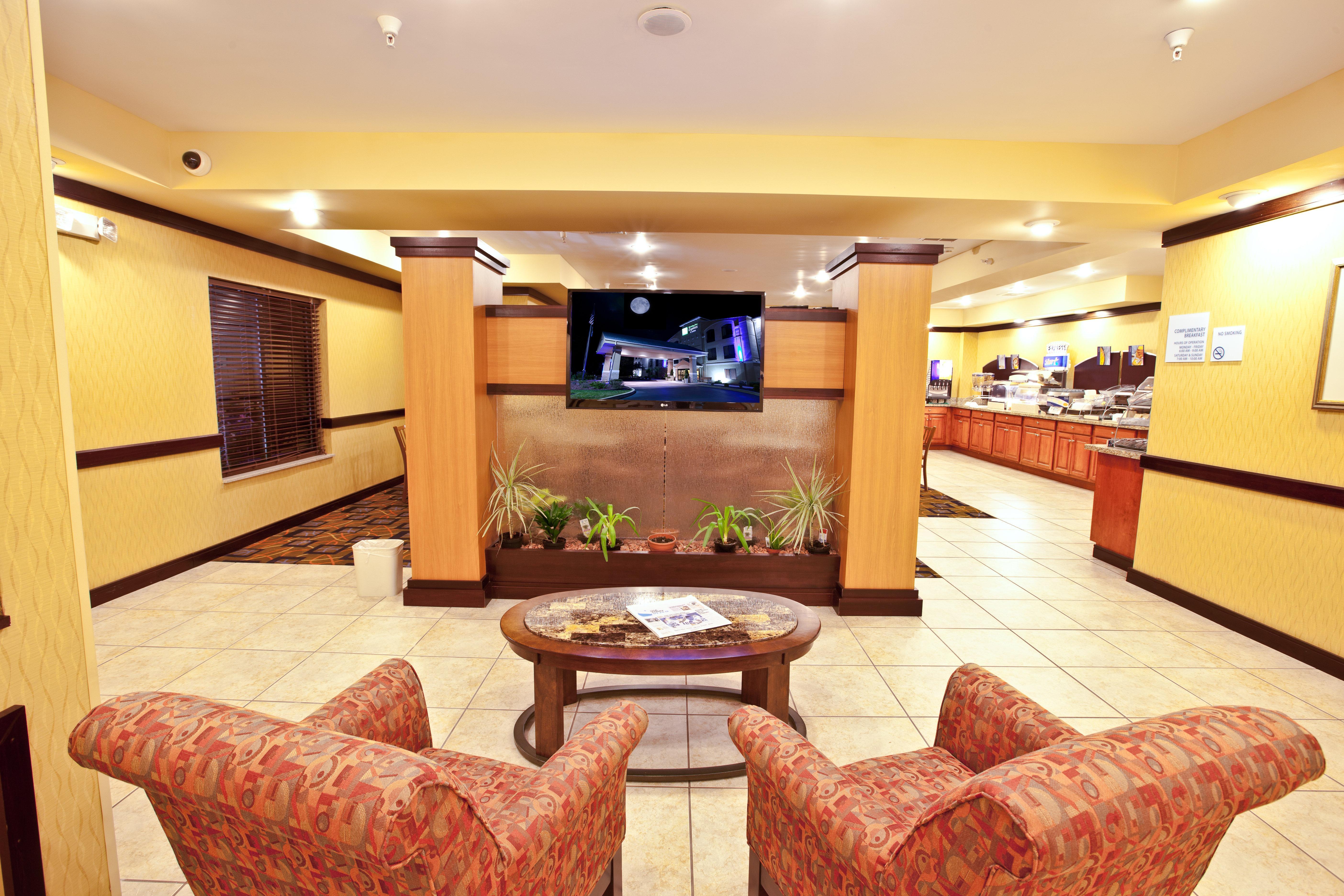 Holiday Inn Express Plymouth By Ihg Екстериор снимка