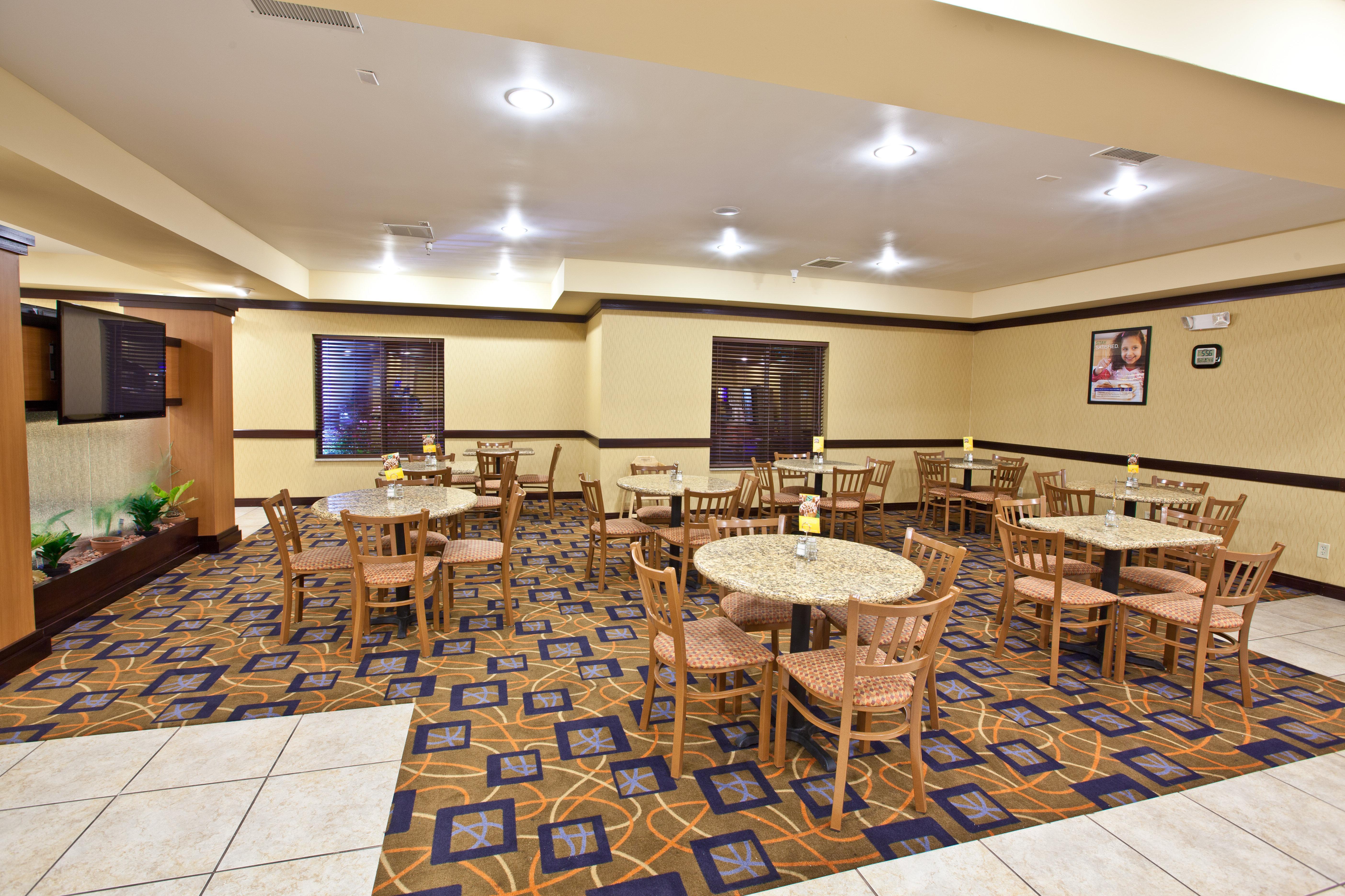 Holiday Inn Express Plymouth By Ihg Екстериор снимка