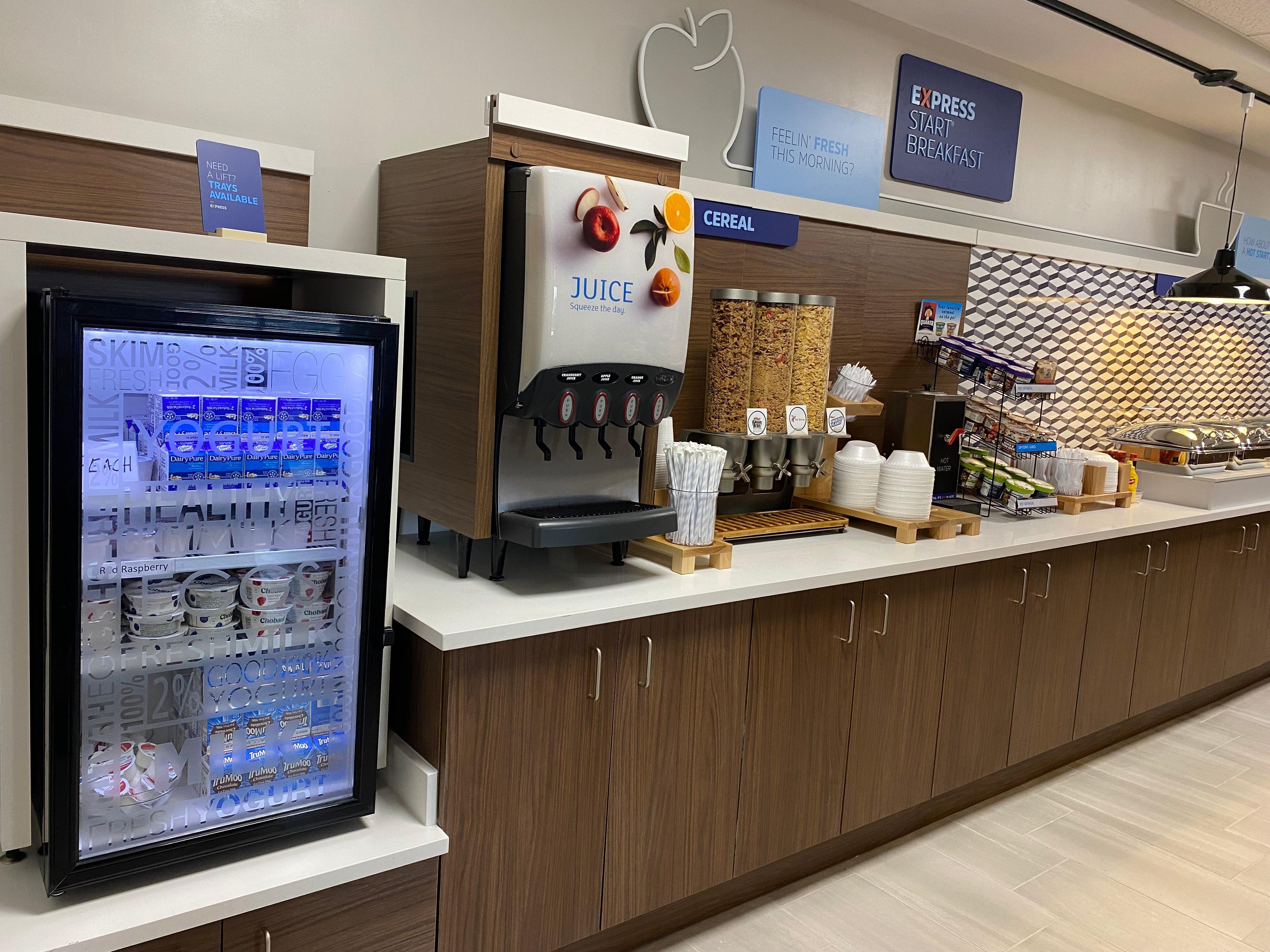 Holiday Inn Express Plymouth By Ihg Екстериор снимка