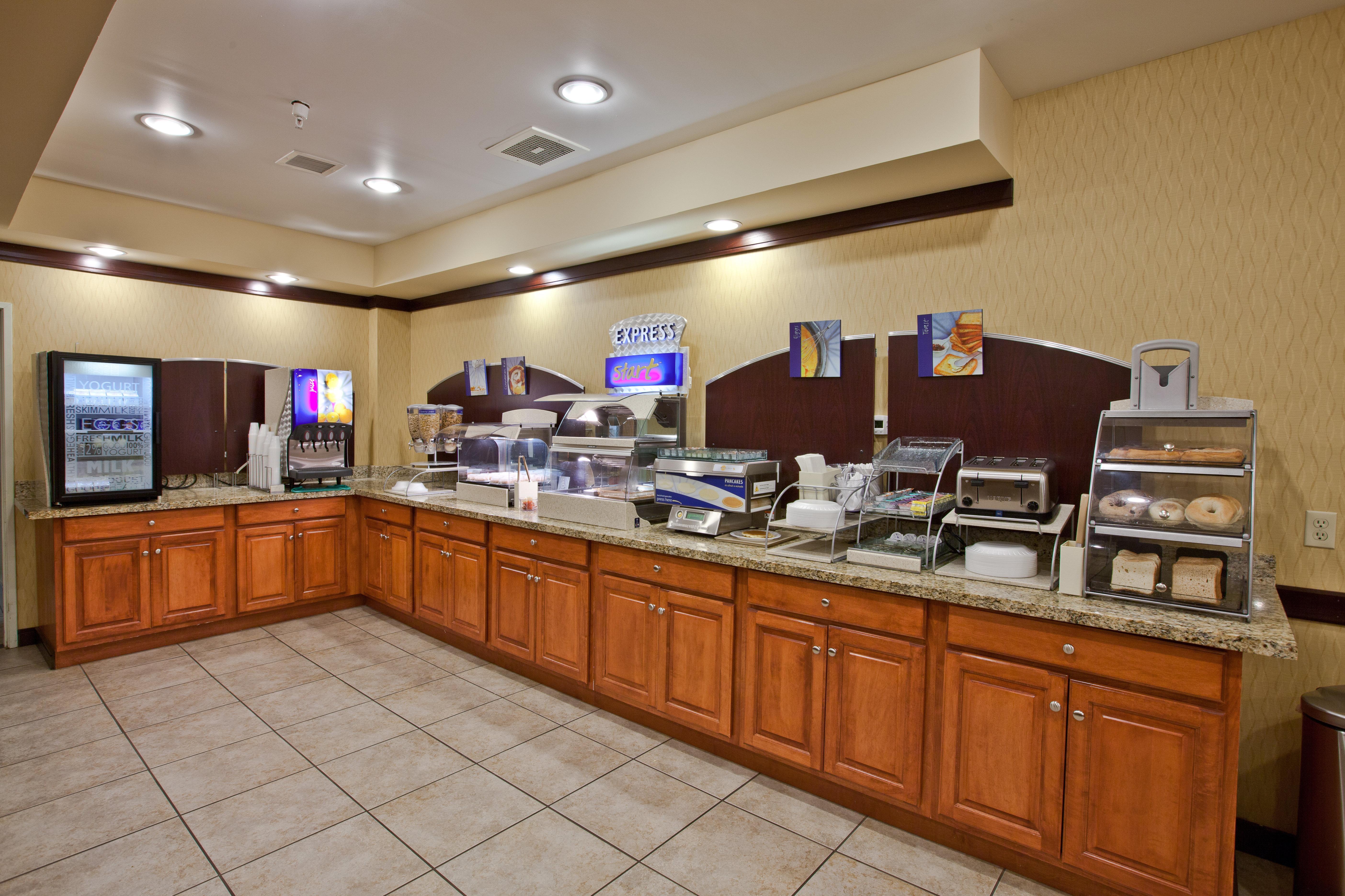Holiday Inn Express Plymouth By Ihg Екстериор снимка