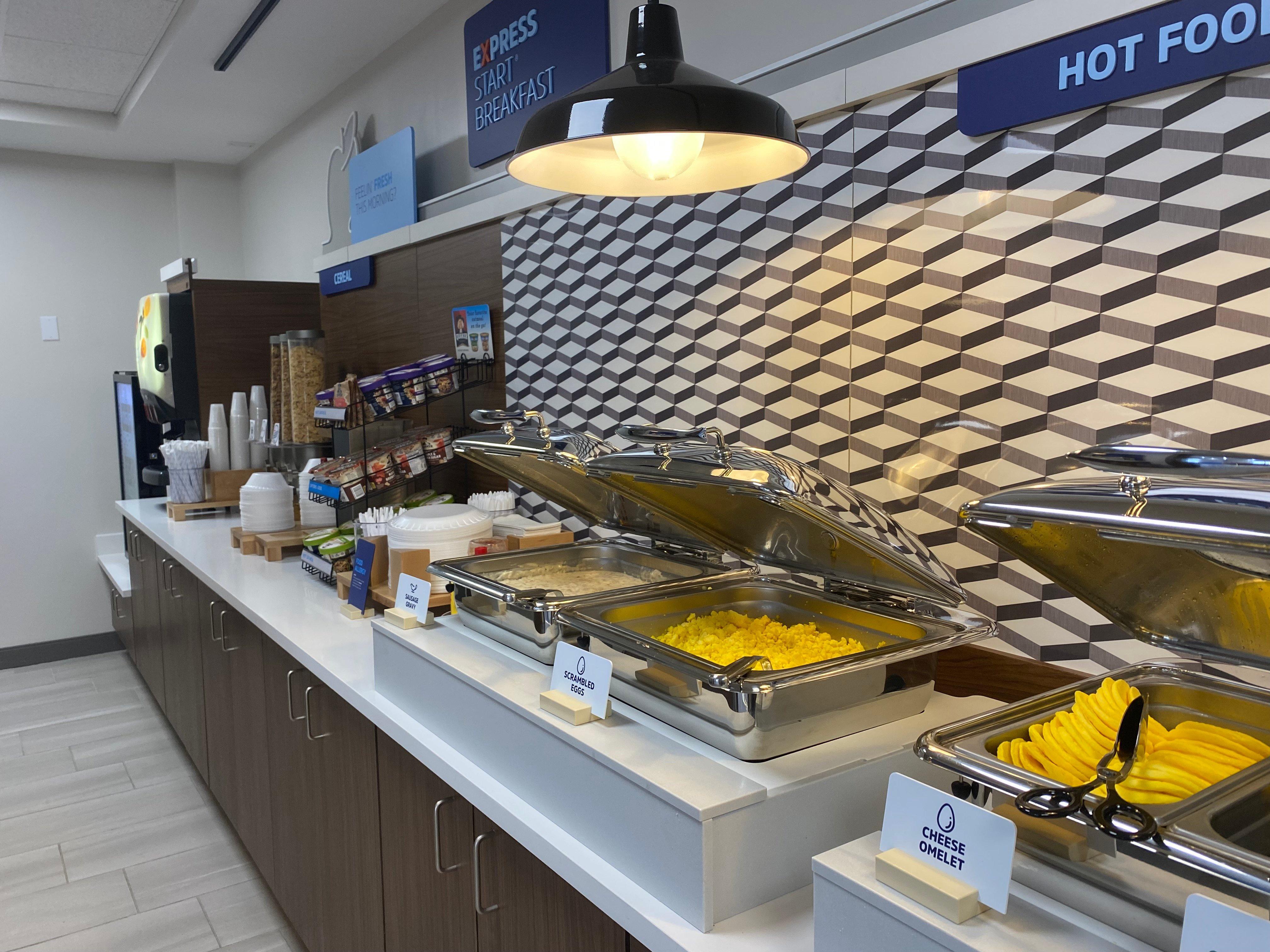 Holiday Inn Express Plymouth By Ihg Екстериор снимка