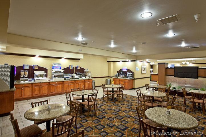 Holiday Inn Express Plymouth By Ihg Ресторант снимка